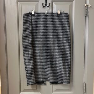 Houndstooth pencil skirt
